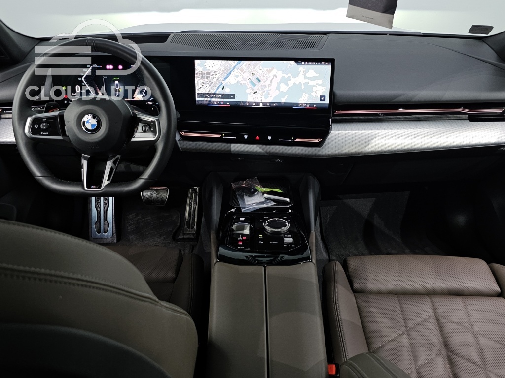 2024 BMW 5 Series 520i M Sports - Image 7