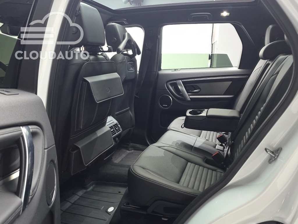 2025 Land Rover Discovery Sport P250 SE - Image 12