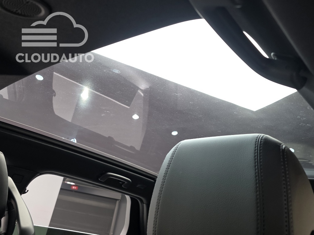 2025 Land Rover Discovery Sport P250 SE - Image 17