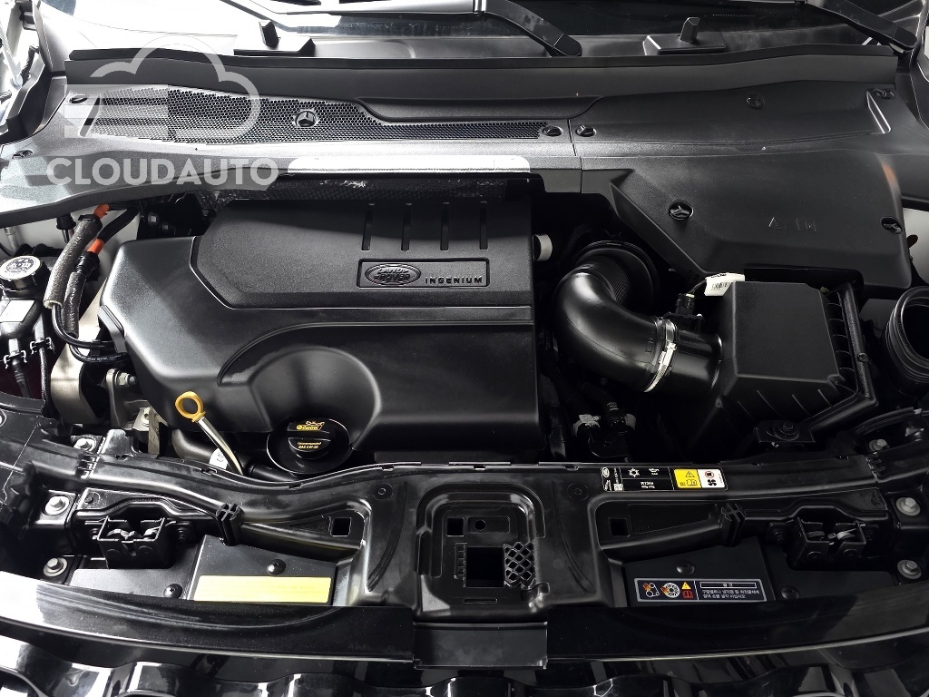 2025 Land Rover Discovery Sport P250 SE - Image 6