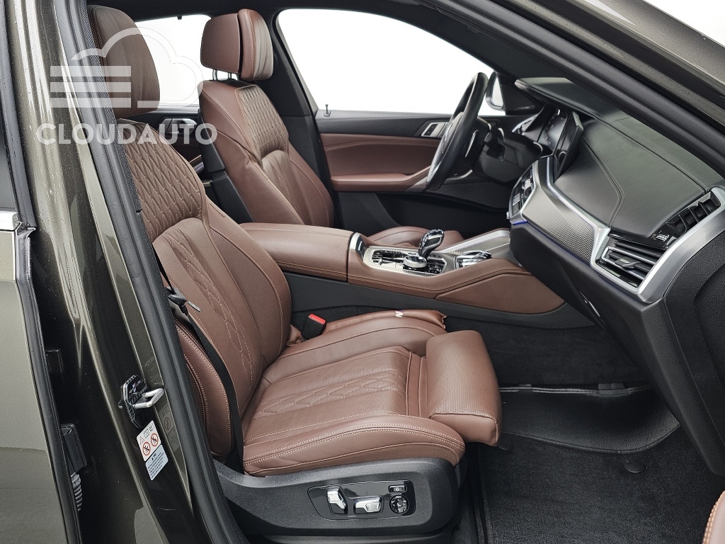 2023 BMW X6 xDrive40i M Sports - Image 12