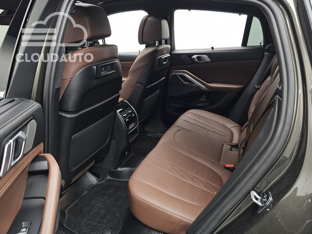 2023 BMW X6 xDrive40i M Sports - Image 13