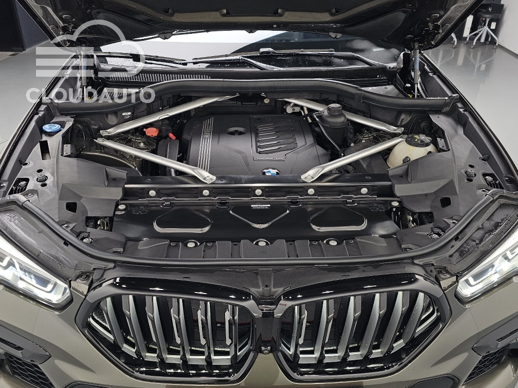 2023 BMW X6 xDrive40i M Sports - Image 6