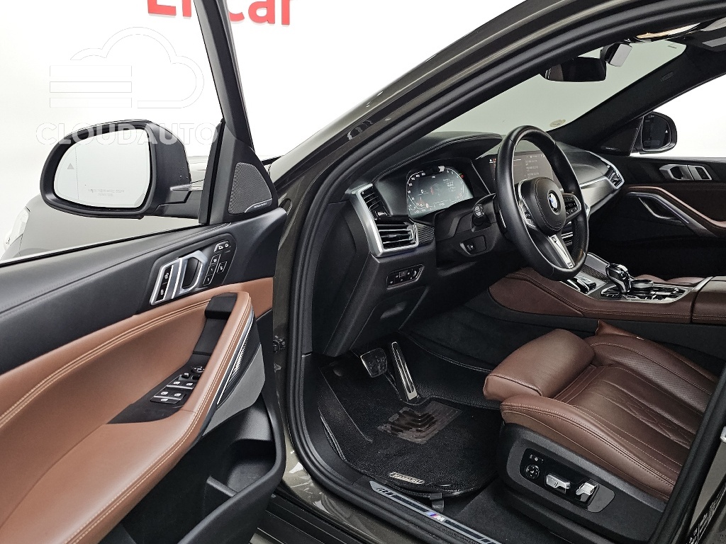 2023 BMW X6 xDrive40i M Sports - Image 10