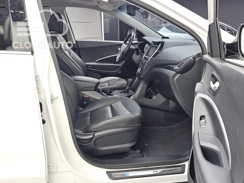 2015 Hyundai Santa Fe Diesel 2.0 2WD Premium - Image 11