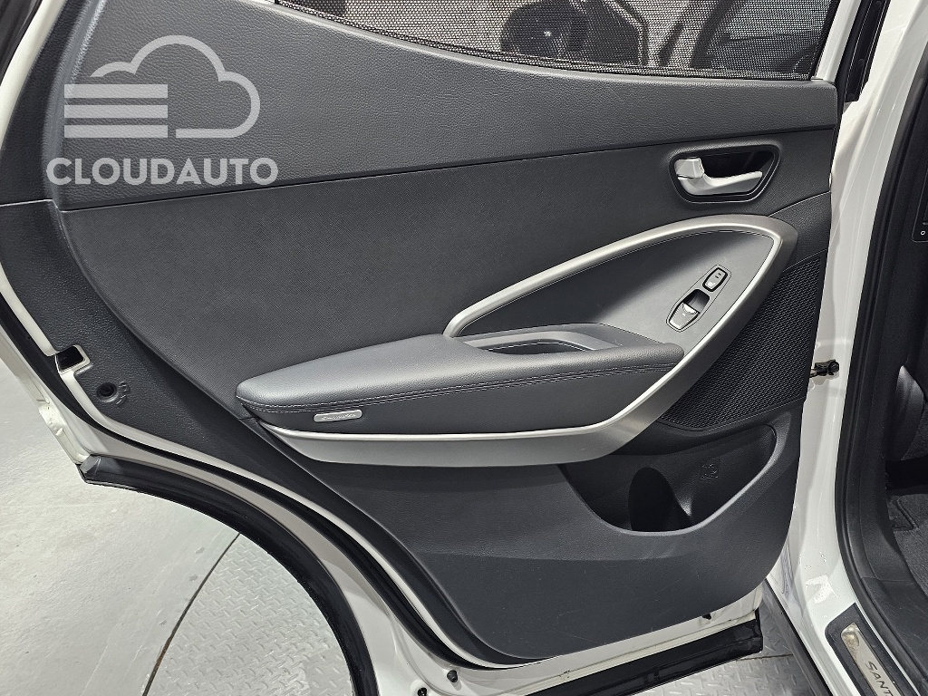 2015 Hyundai Santa Fe Diesel 2.0 2WD Premium - Image 25