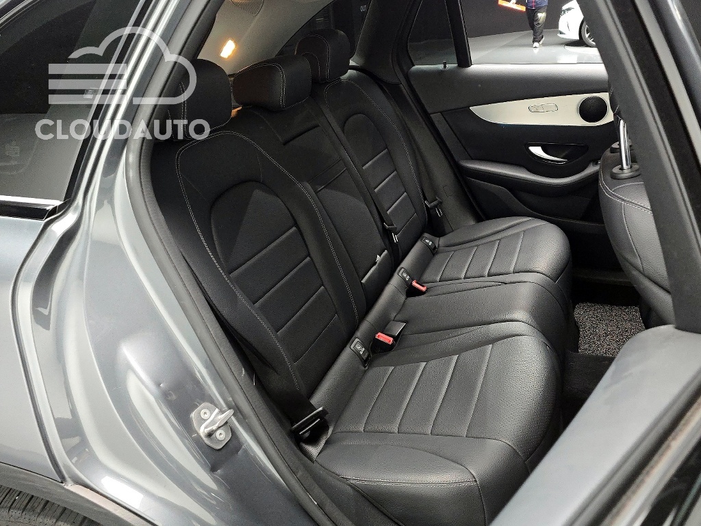 2019 Mercedes-Benz GLC GLC350e 4MATIC Premium - Image 12