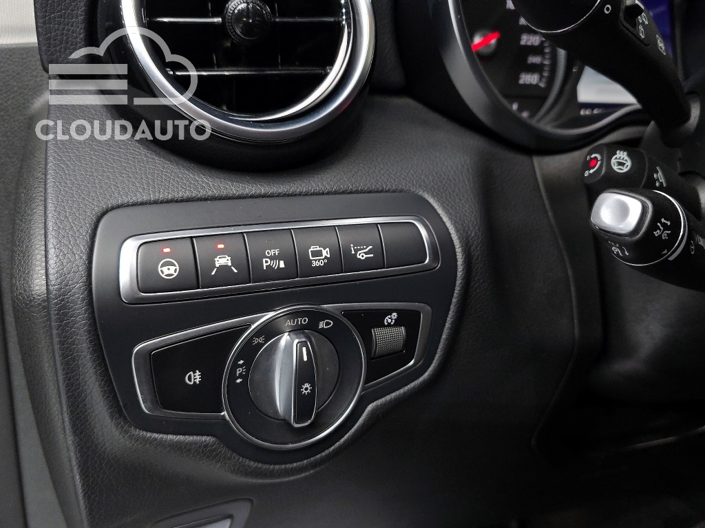 2019 Mercedes-Benz GLC GLC350e 4MATIC Premium - Image 16