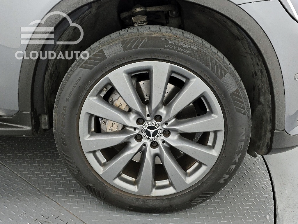 2019 Mercedes-Benz GLC GLC350e 4MATIC Premium - Image 5