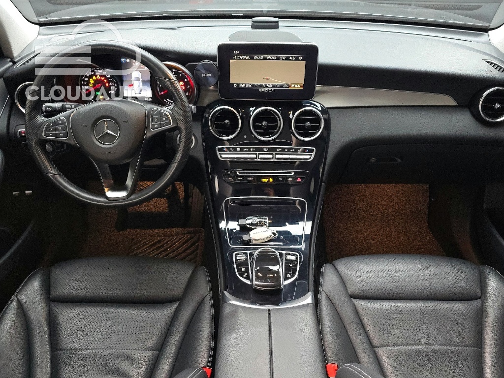 2019 Mercedes-Benz GLC GLC350e 4MATIC Premium - Image 7