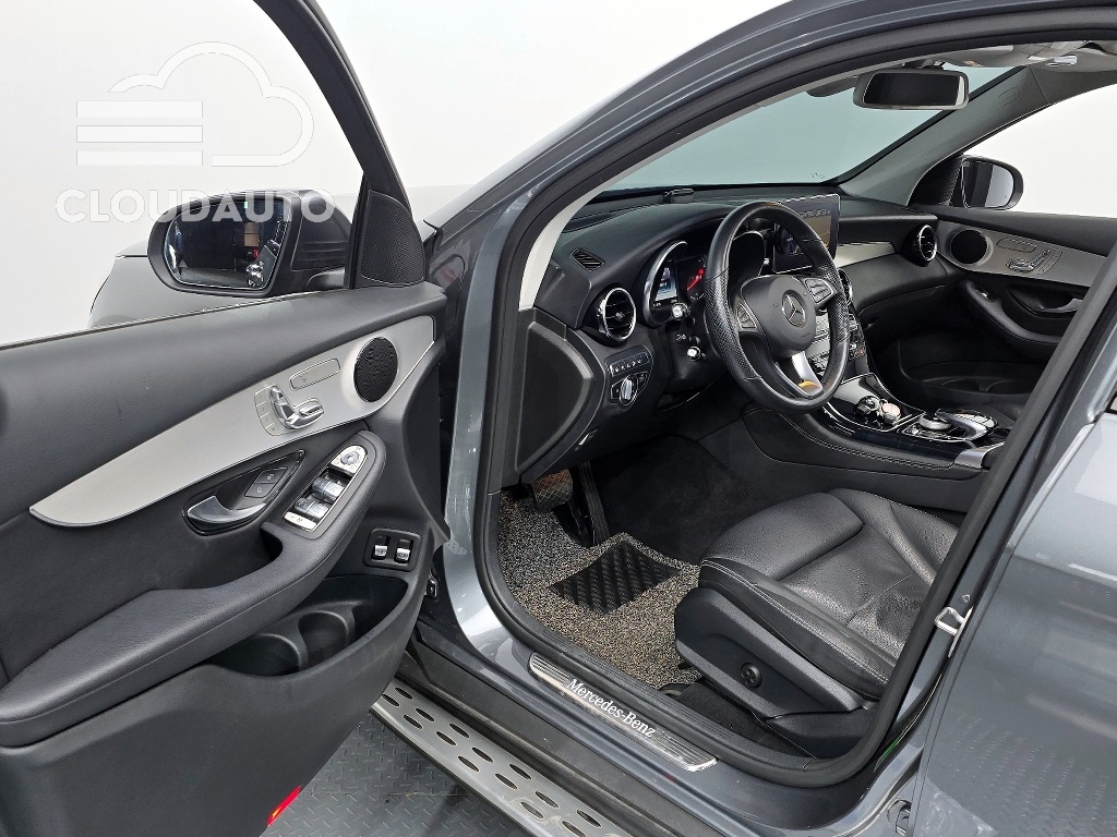 2019 Mercedes-Benz GLC GLC350e 4MATIC Premium - Image 10