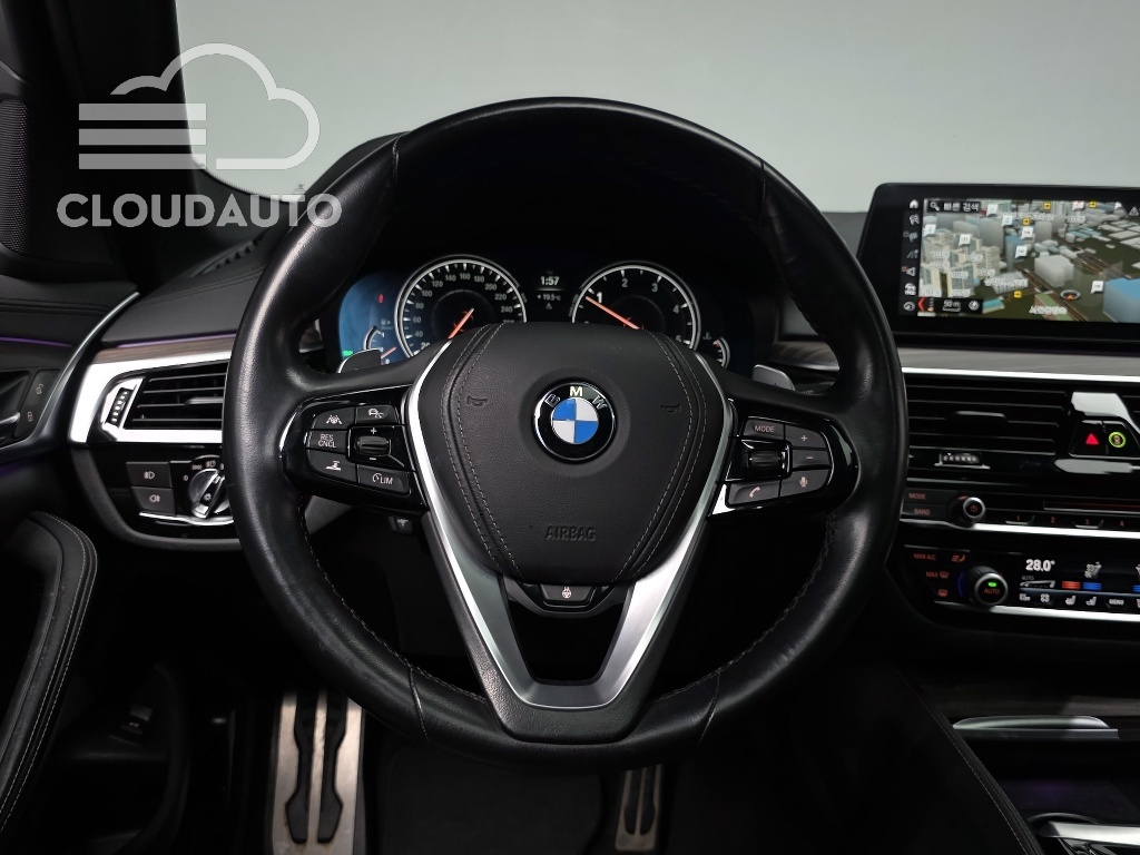 2018 BMW 5 Series 520d xDrive M Sports Plus - Image 12