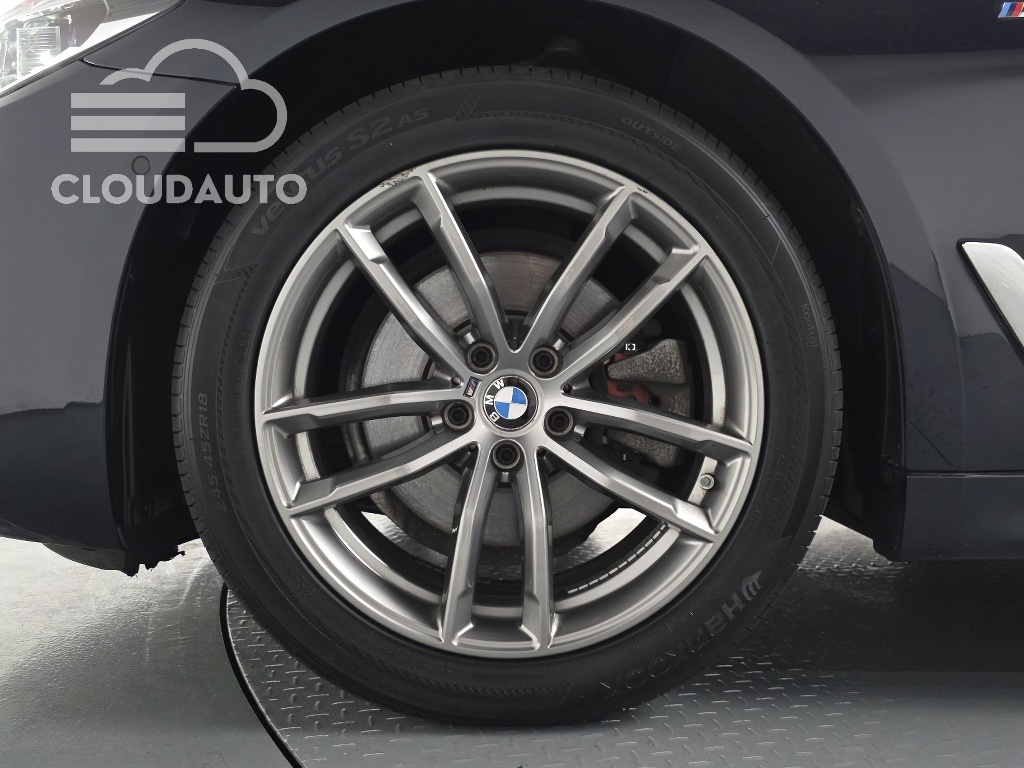 2018 BMW 5 Series 520d xDrive M Sports Plus - Image 5