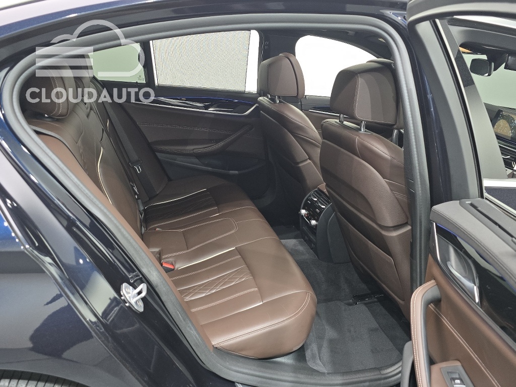 2018 BMW 5 Series 530i xDrive M Sports Plus - Image 11