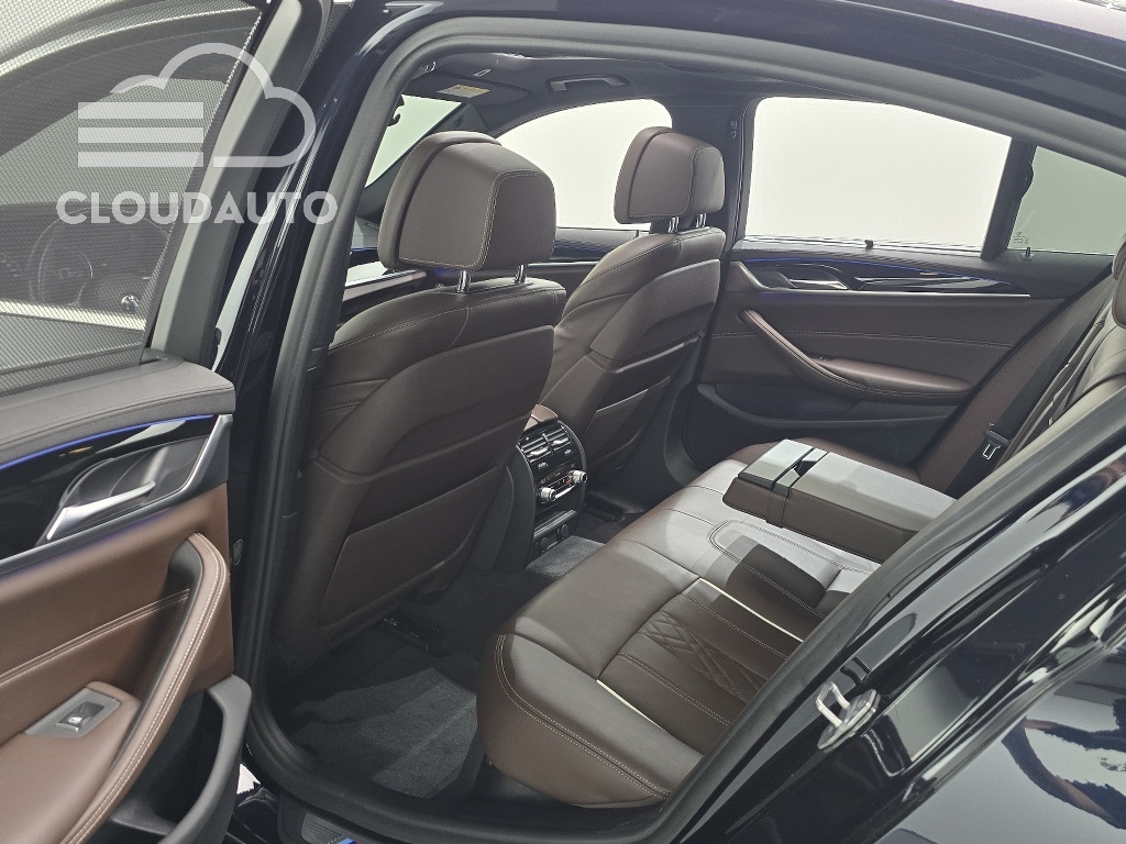 2018 BMW 5 Series 530i xDrive M Sports Plus - Image 12