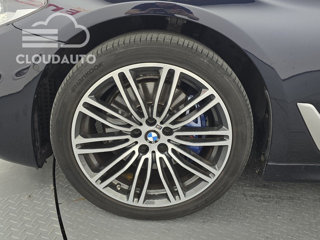 2018 BMW 5 Series 530i xDrive M Sports Plus - Image 5