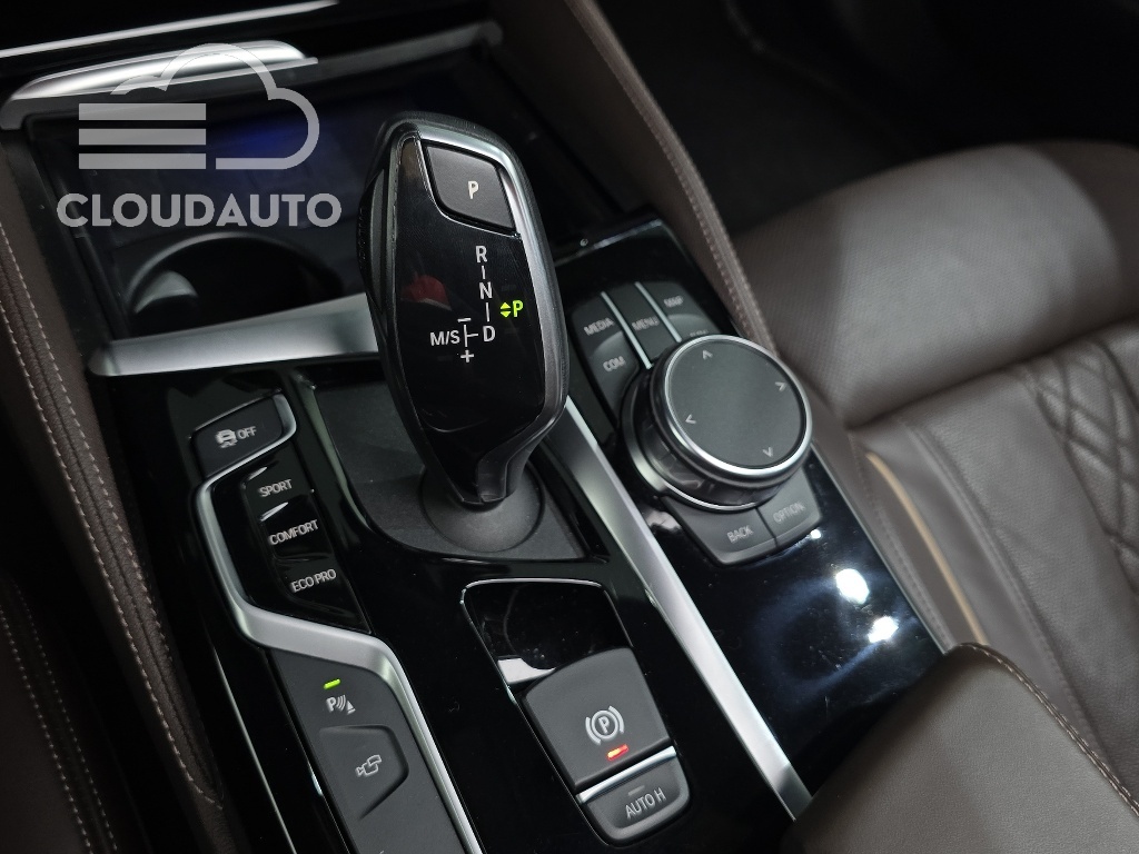 2018 BMW 5 Series 530i xDrive M Sports Plus - Image 9