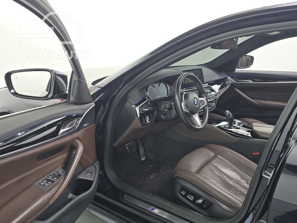 2018 BMW 5 Series 530i xDrive M Sports Plus - Image 10
