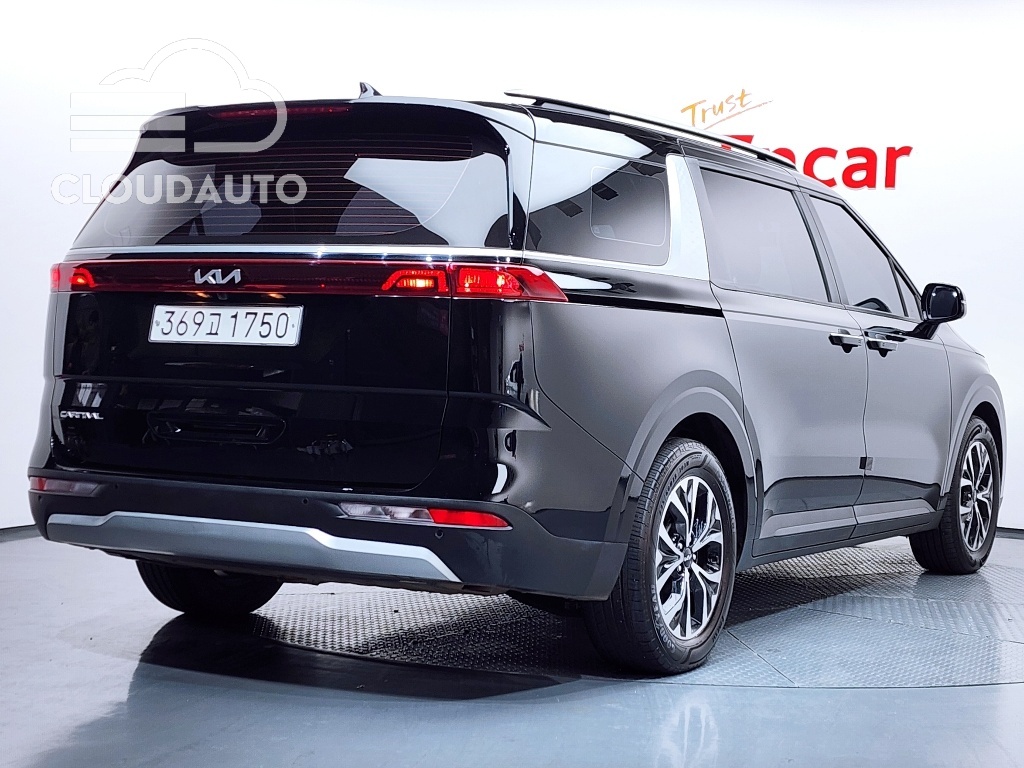 2023 Kia Carnival 9 Prestige - Image 2