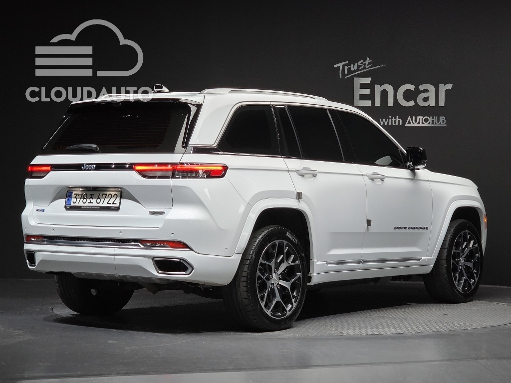 2023 Jeep Grand Cherokee 4xe - Image 2