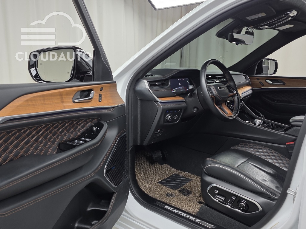 2023 Jeep Grand Cherokee 4xe - Image 10
