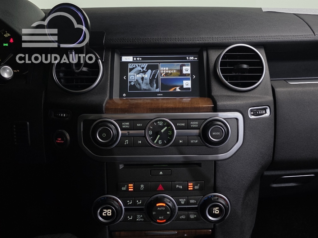 2016 Land Rover Discovery 3.0 SDV6 HSE - Image 14