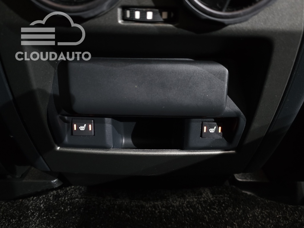 2016 Land Rover Discovery 3.0 SDV6 HSE - Image 18