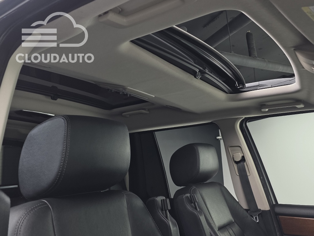 2016 Land Rover Discovery 3.0 SDV6 HSE - Image 19