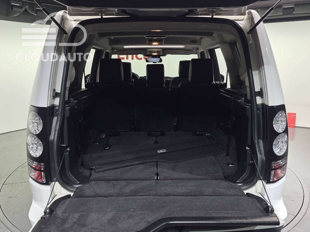 2016 Land Rover Discovery 3.0 SDV6 HSE - Image 20