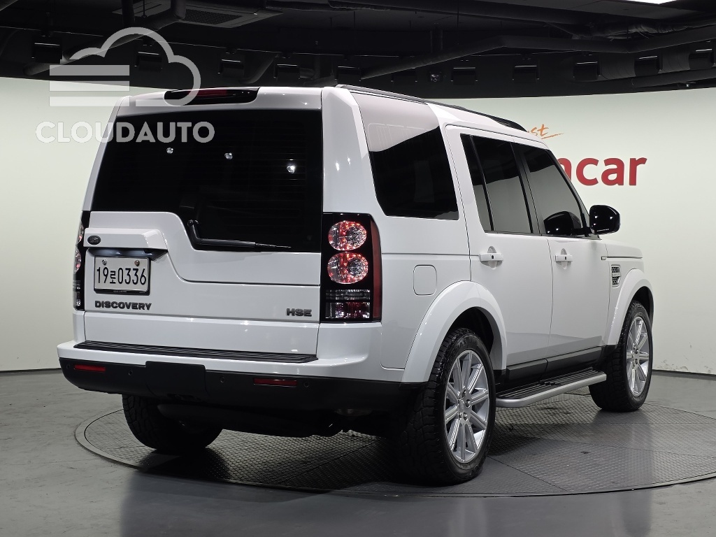 2016 Land Rover Discovery 3.0 SDV6 HSE - Image 2