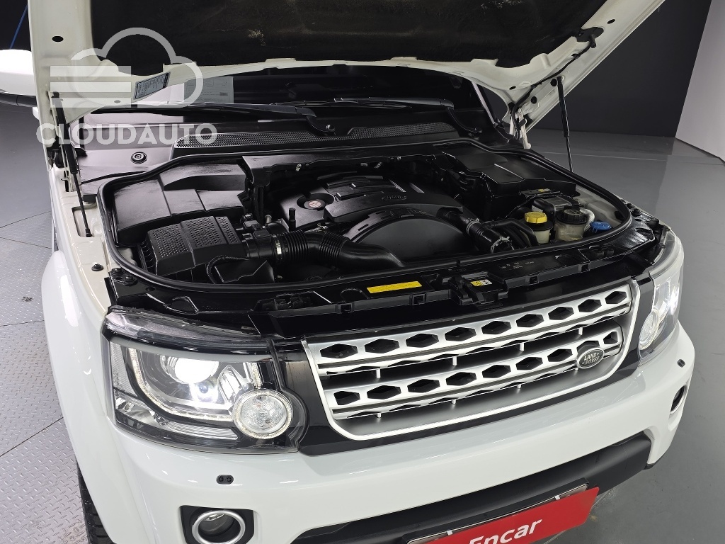 2016 Land Rover Discovery 3.0 SDV6 HSE - Image 6