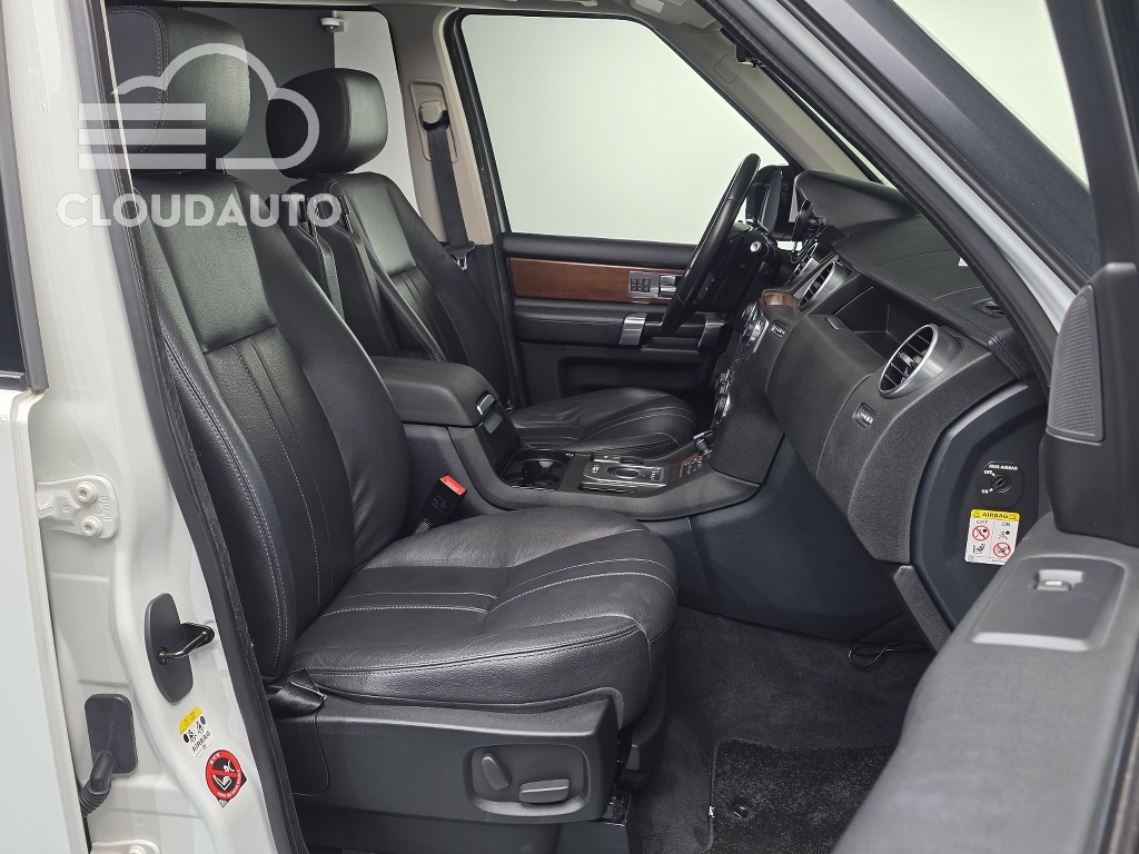 2016 Land Rover Discovery 3.0 SDV6 HSE - Image 10