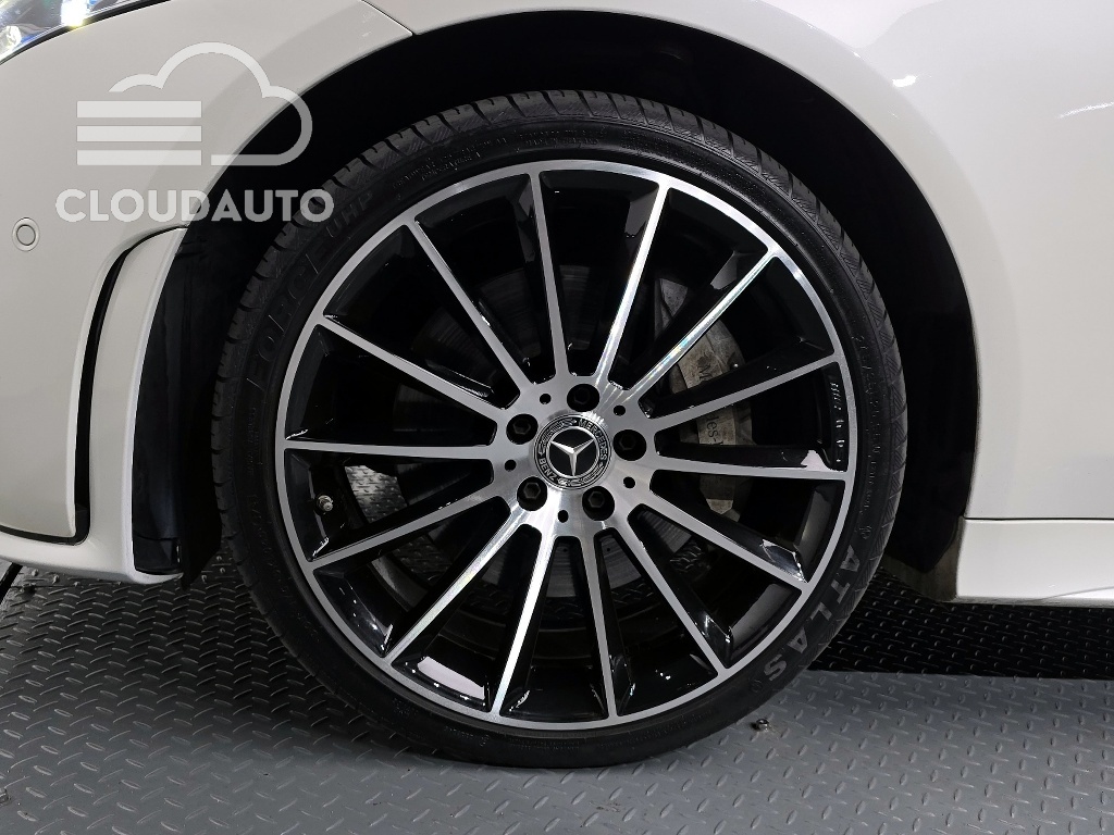 2019 Mercedes-Benz CLS CLS400d 4MATIC AMG Line - Image 5