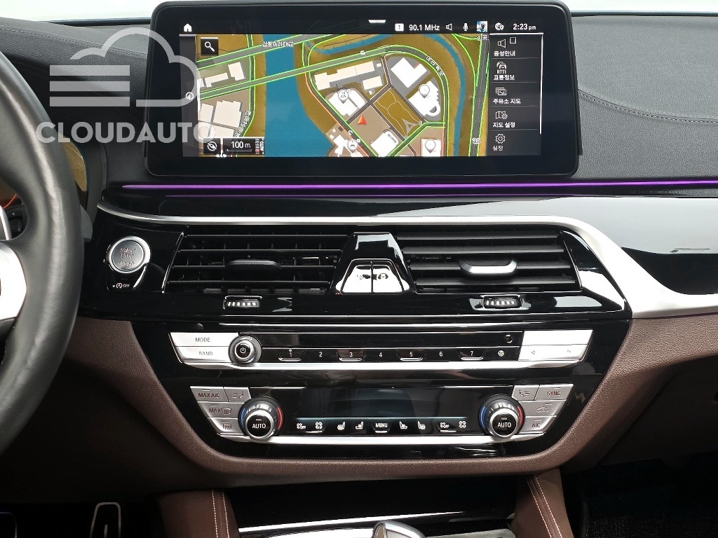 2023 BMW 5 Series 530i M Sports - Image 13