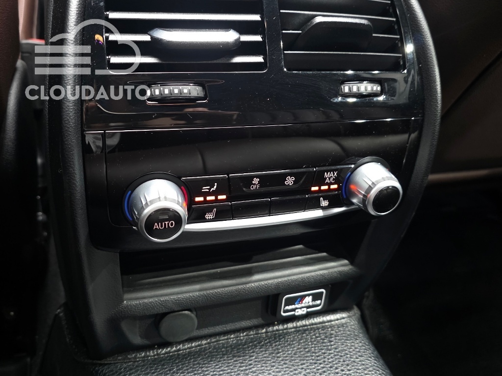 2023 BMW 5 Series 530i M Sports - Image 19