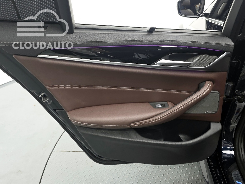 2023 BMW 5 Series 530i M Sports - Image 25