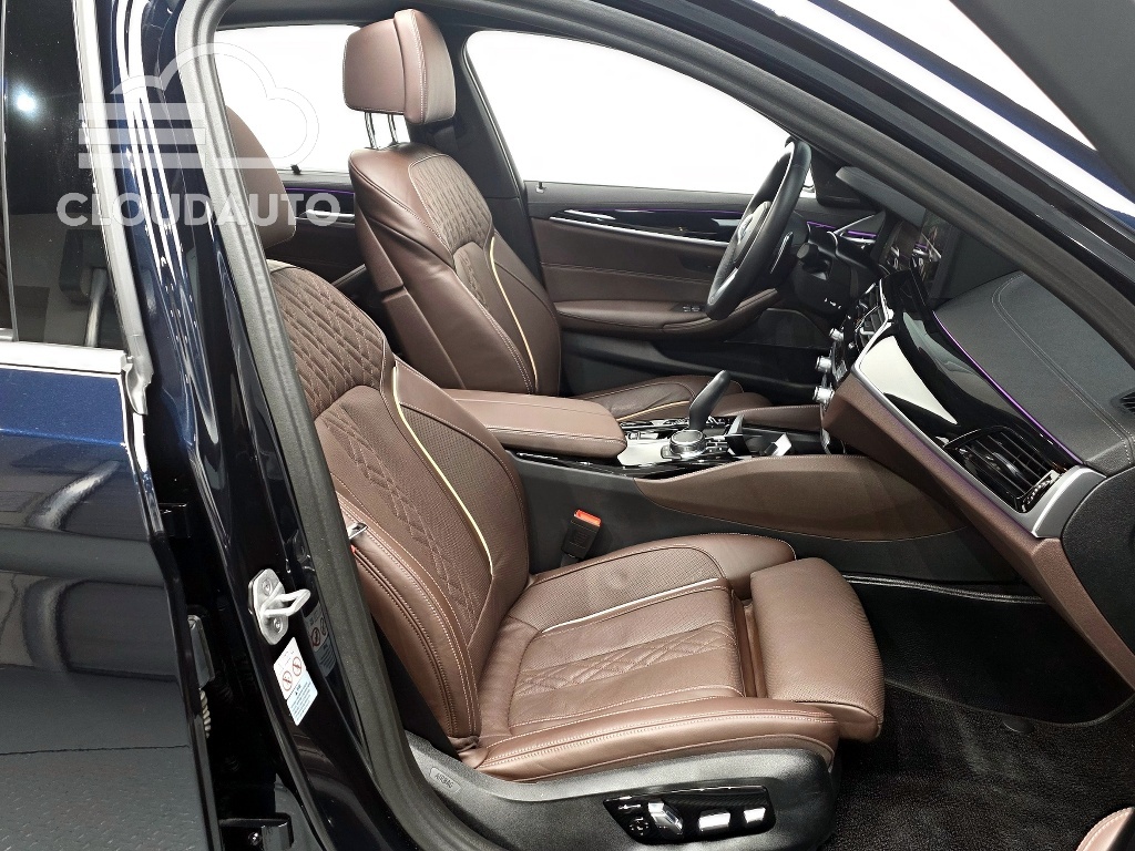 2023 BMW 5 Series 530i M Sports - Image 26
