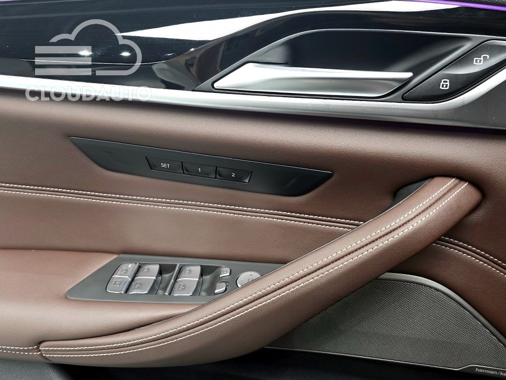 2023 BMW 5 Series 530i M Sports - Image 28