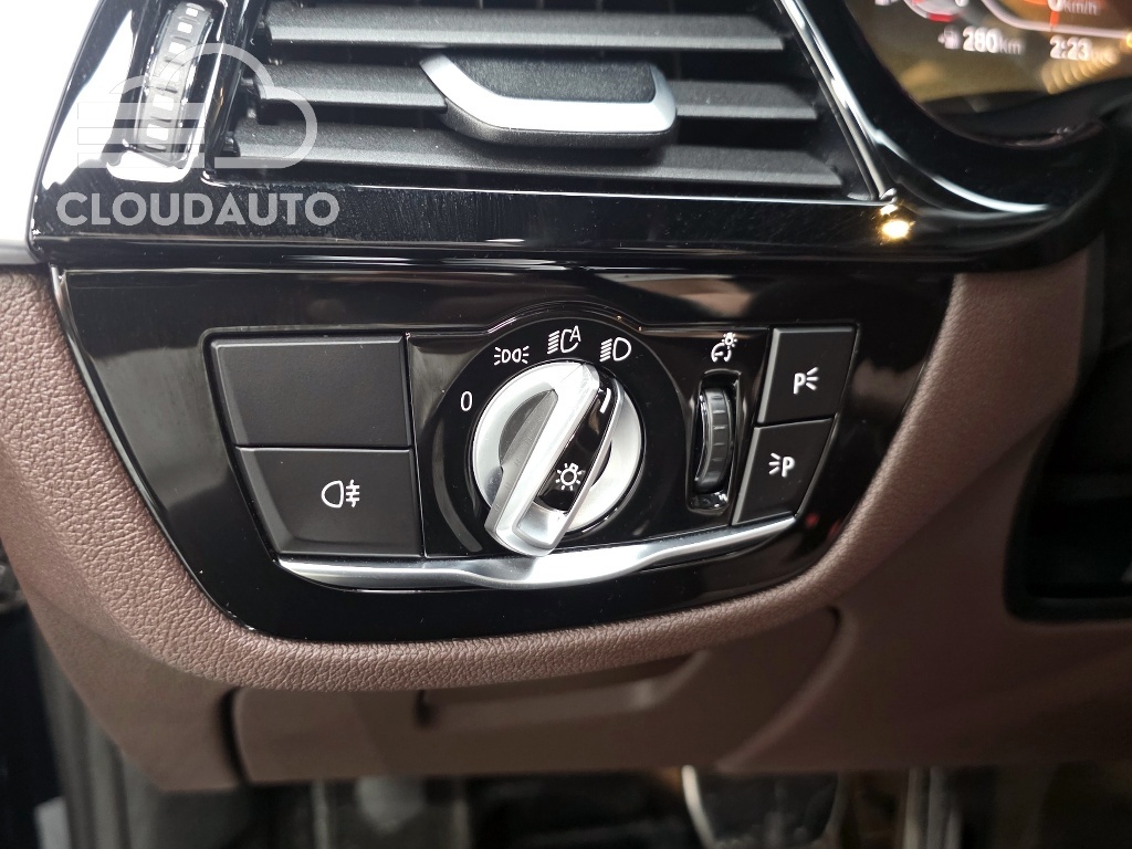 2023 BMW 5 Series 530i M Sports - Image 32