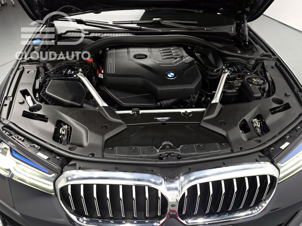 2023 BMW 5 Series 530i M Sports - Image 6