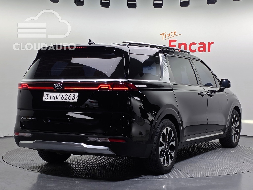 2021 Kia Carnival 9 Signature - Image 2