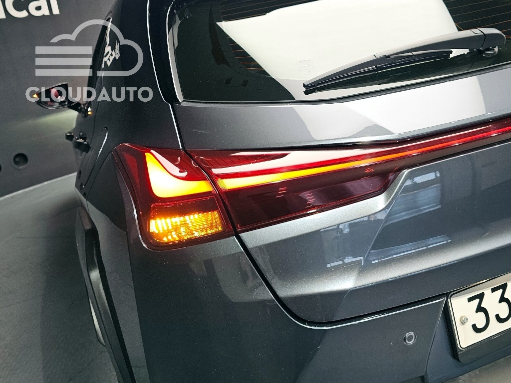 2024 Lexus UX250h 2.0 F-Sport 2WD - Image 23