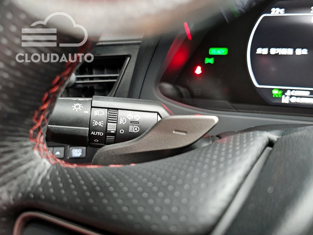 2024 Lexus UX250h 2.0 F-Sport 2WD - Image 28
