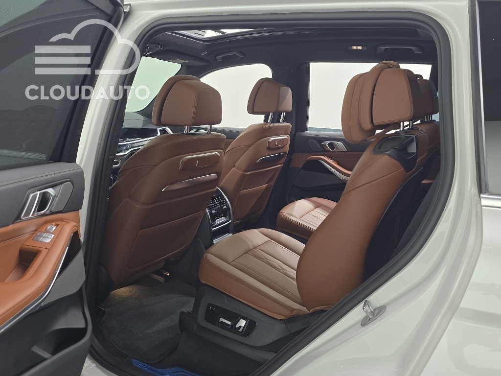 2024 BMW X7 xDrive 40i M Sports 6 - Image 11