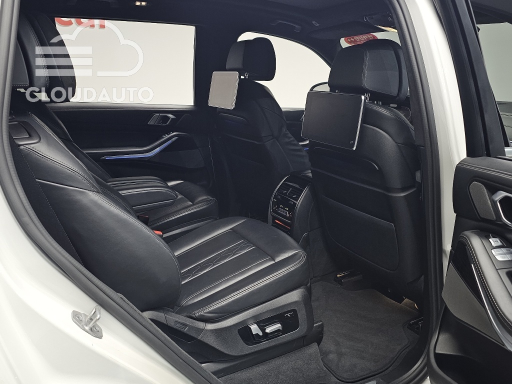 2021 BMW X7 xDrive 40i M Sports 6 - Image 5