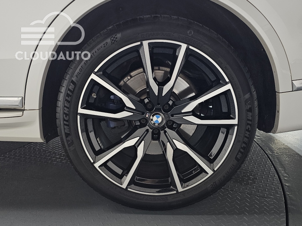 2021 BMW X7 xDrive 40i M Sports 6 - Image 15