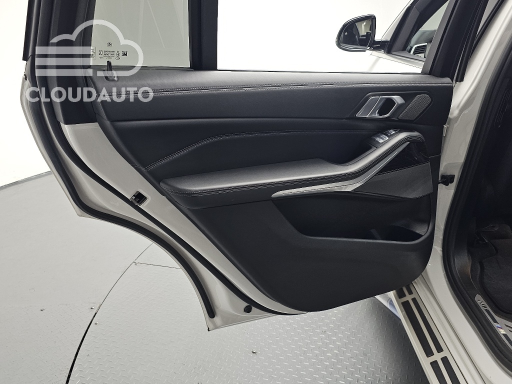 2021 BMW X7 xDrive 40i M Sports 6 - Image 19