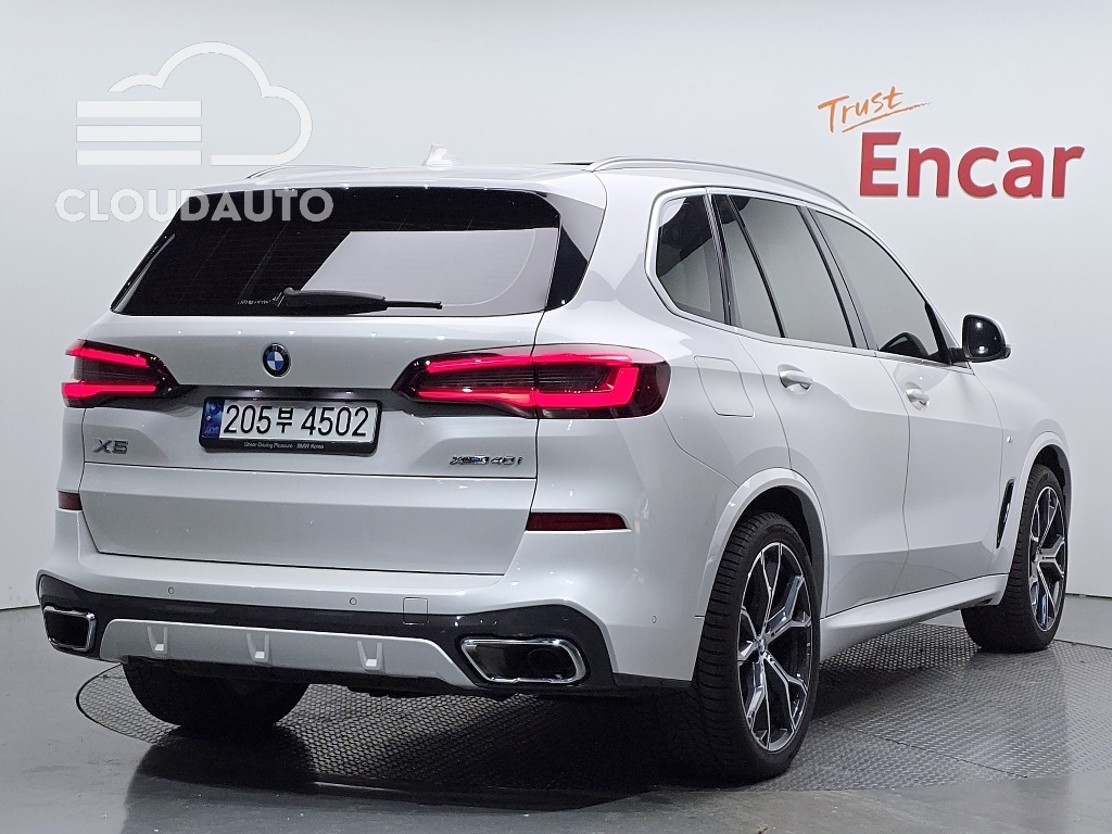 2023 BMW X5 xDrive 40i M Sports - Image 2