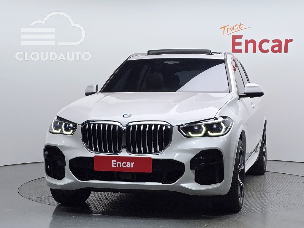 2023 BMW X5 xDrive 40i M Sports - Image 3