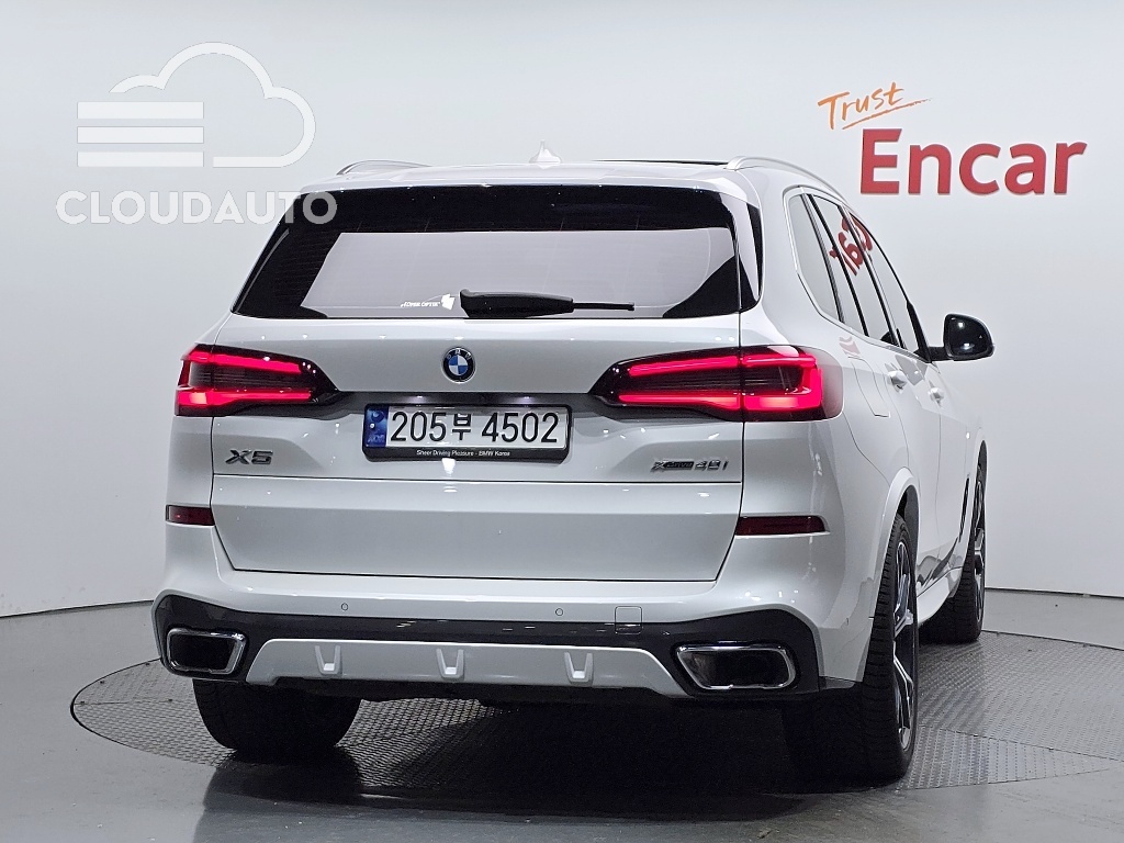 2023 BMW X5 xDrive 40i M Sports - Image 4